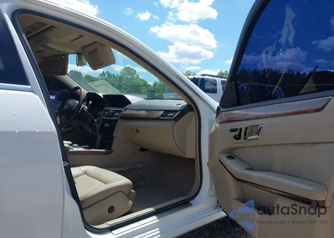 2013 Mercedes-Benz E 350 z USA, uszkodzony, nr VIN WDDHF5KBXDA706203